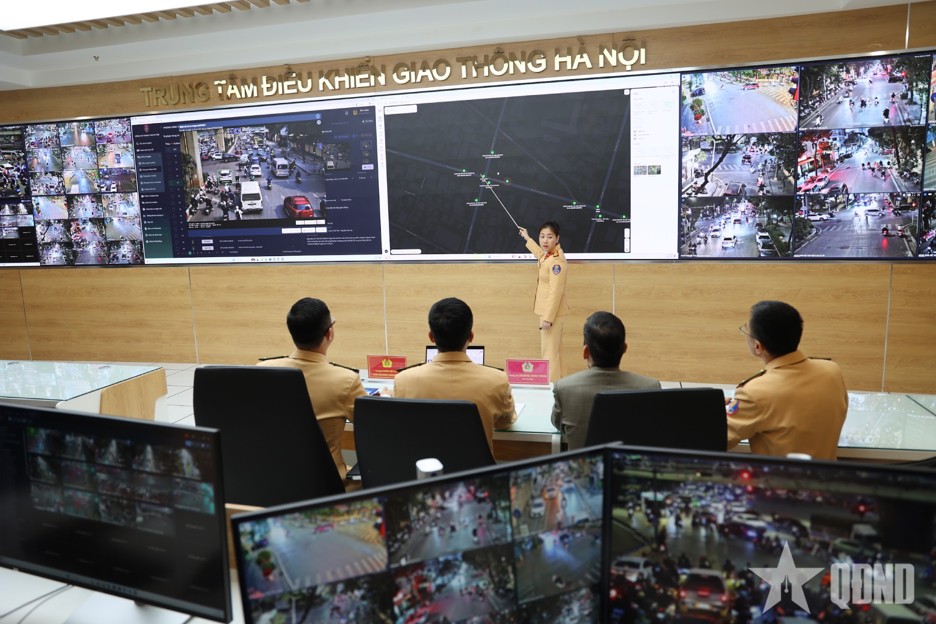 Phía sau những màn hình không tắt: Lan tỏa tinh thần “Ba Nhất” tại Trung tâm Điều khiển giao thông Hà Nội